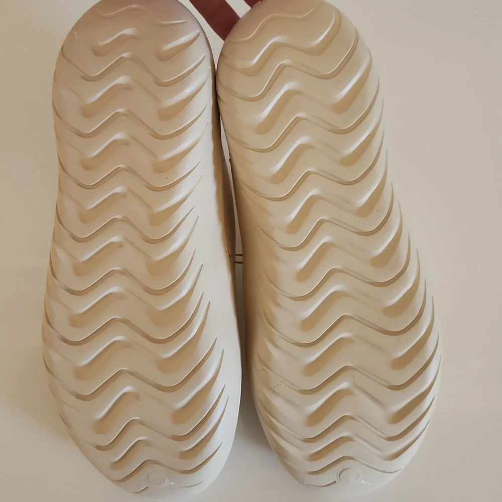 New Adidas Youth Adicane Clogs Slide Sandals Beige Mules Slip On Size 6 NWT Nude